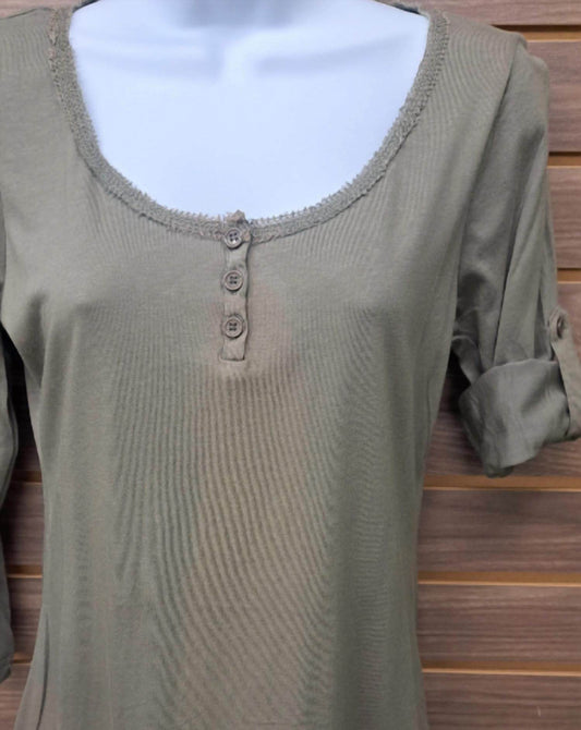 MURMUR - Women's 3 Button Lace Bottom Top - Rack Hunt -