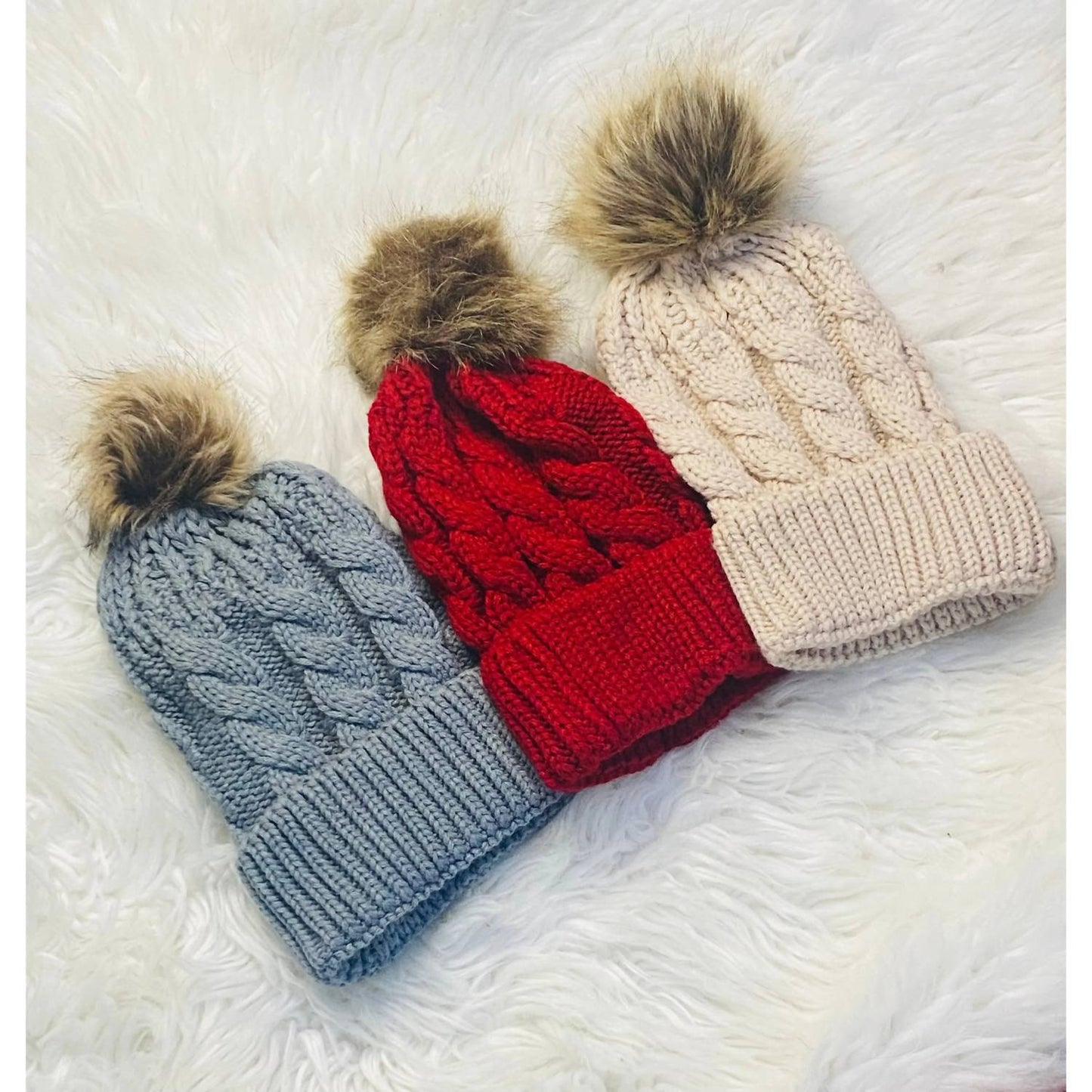 Women's Oversize Knit Beanie With Fur Pom Pom