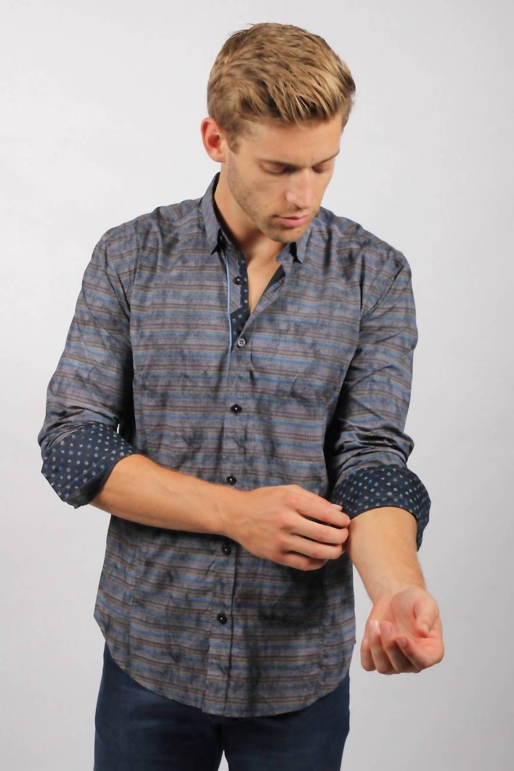 Men's Knit Style Shirt With Contrasting Trim