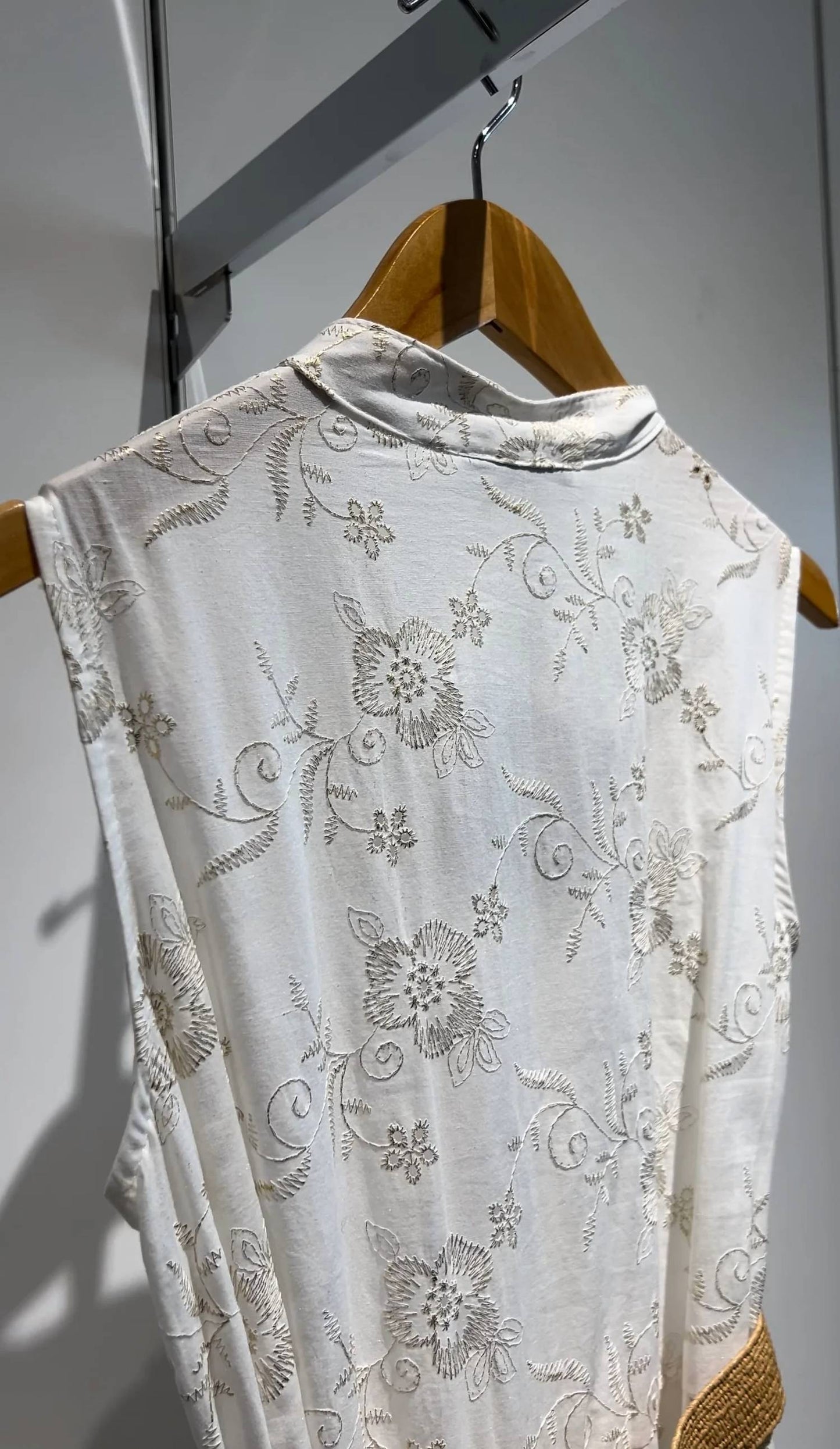 Women's Accented Sleeveless Embroidered Dress