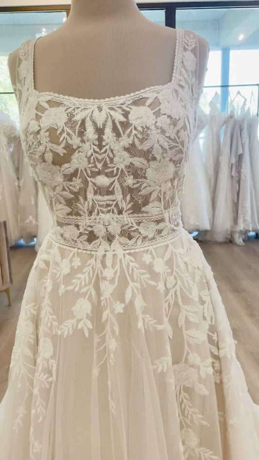 Women's Sleeveless Gown