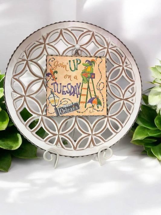 Round Top - Going Up On A Tuesday Charm - Rack Hunt -