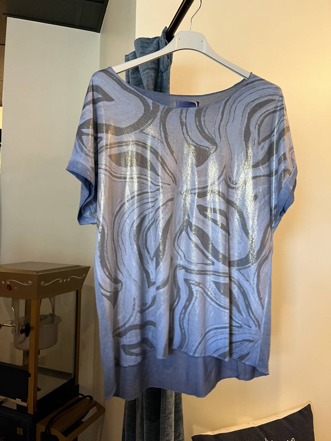 Women's Abstract Swirl Tee Tops