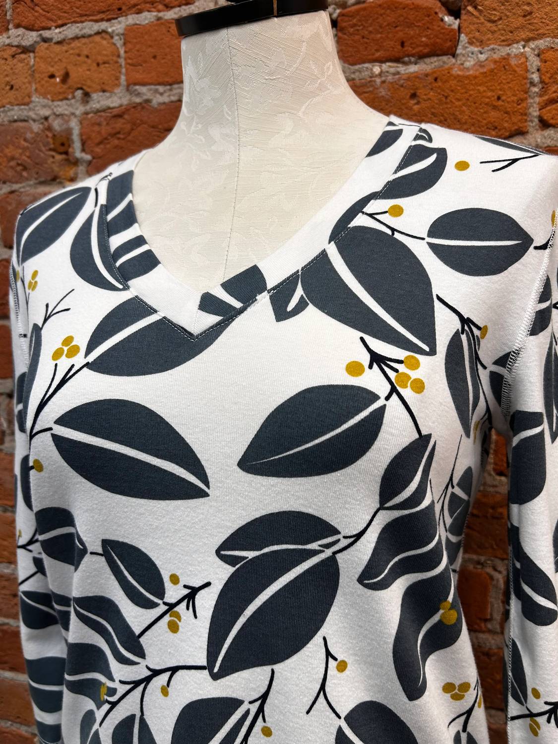Women's V-neck 3/4-sleeve Tunic