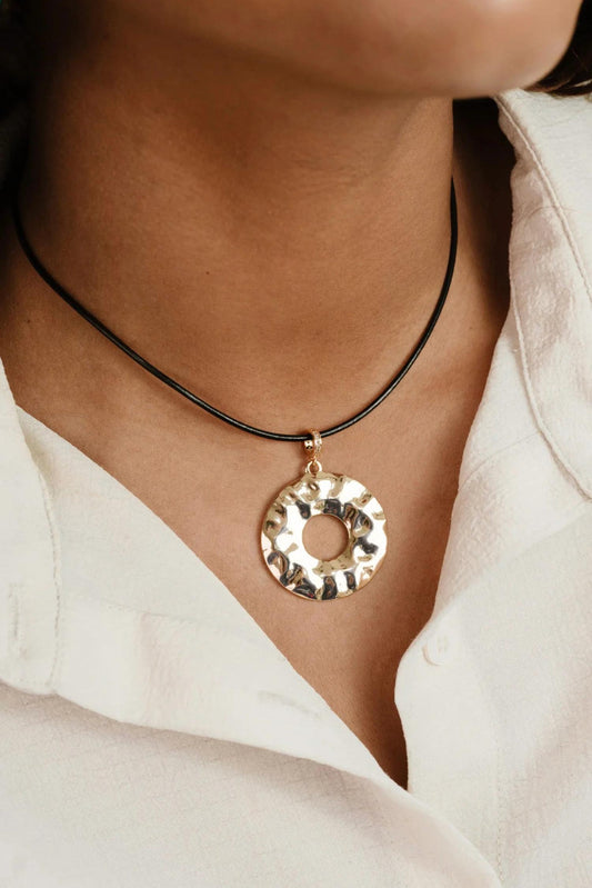 Women's Hammered Circle Cord Necklace