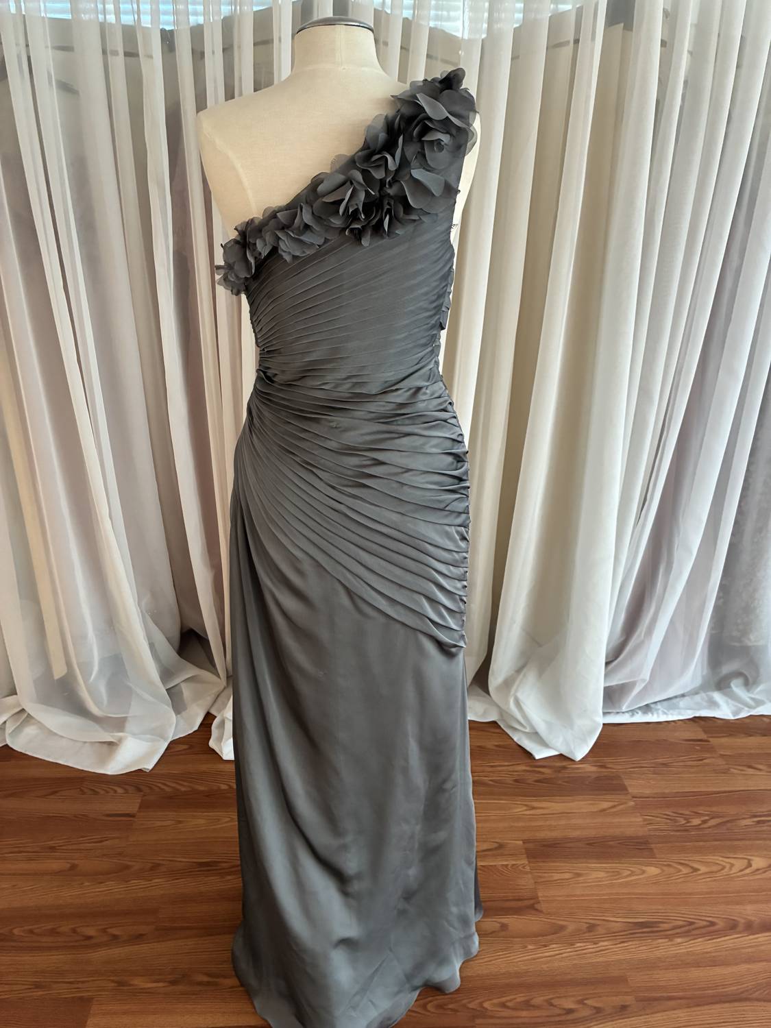 One-shoulder neckline Formal Gown