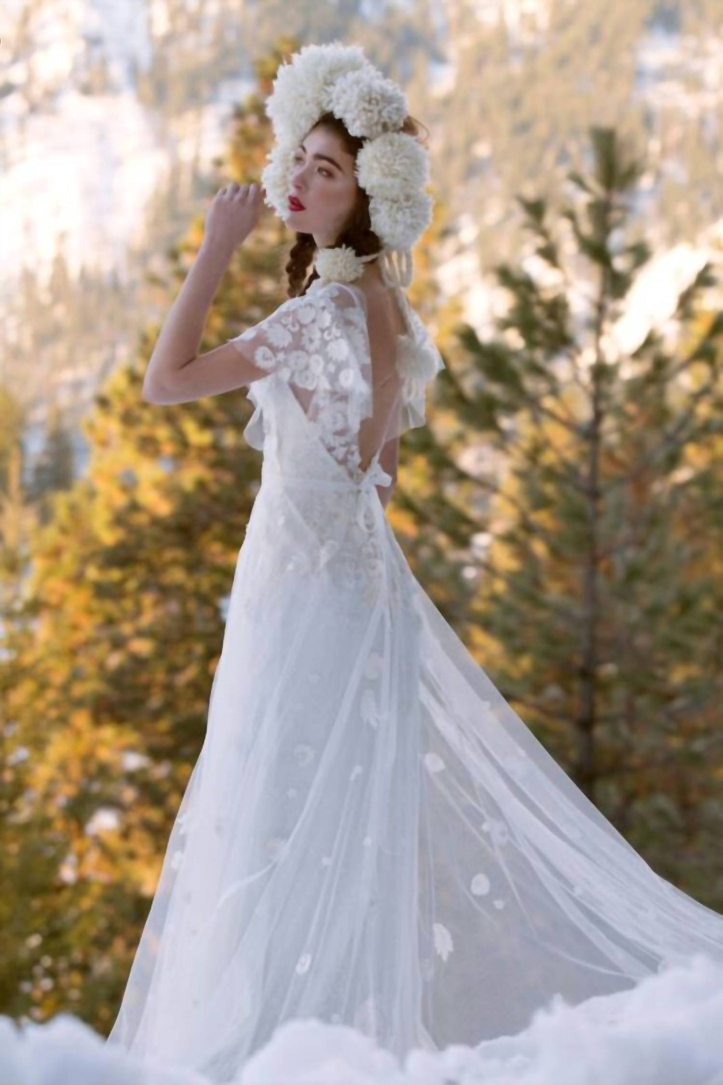 Heartleaf Open Back Wedding Dress