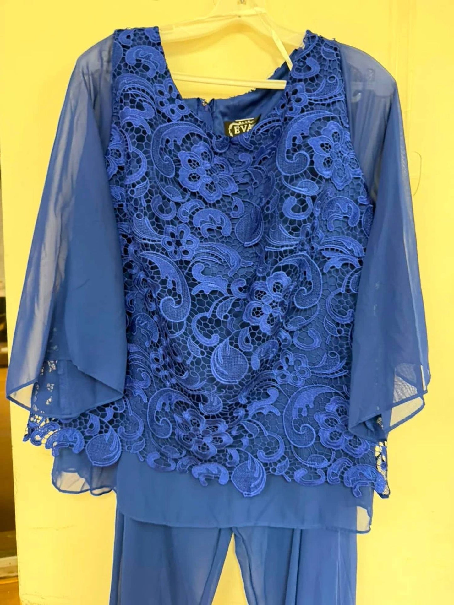 Formal Mother Of The Bride Lace Pant Suit