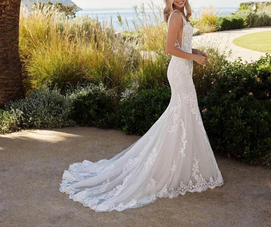 Cosmobella - Opulent Lace Fitted Gown - Rack Hunt