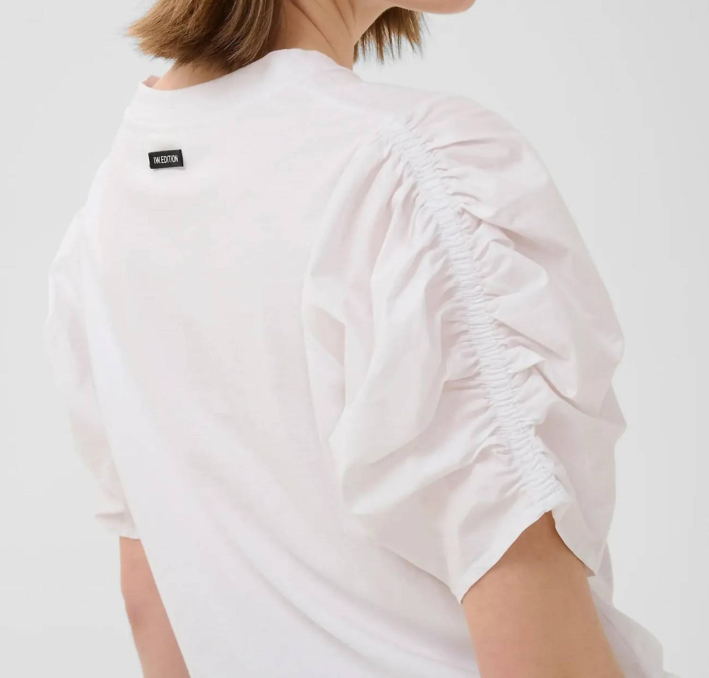 Gudruniw V-neck Tshirt