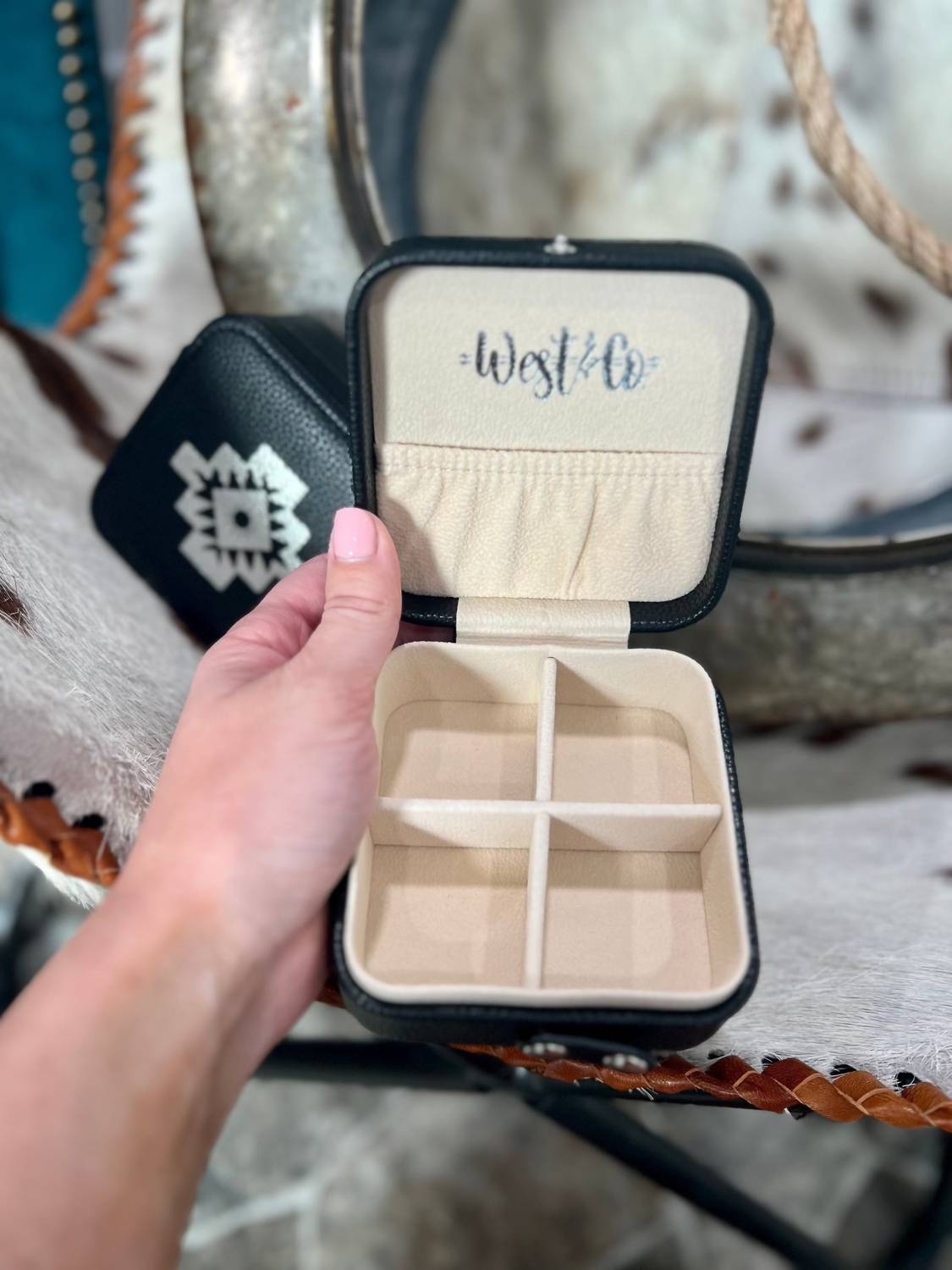 Vera Mini Jewelry Holder