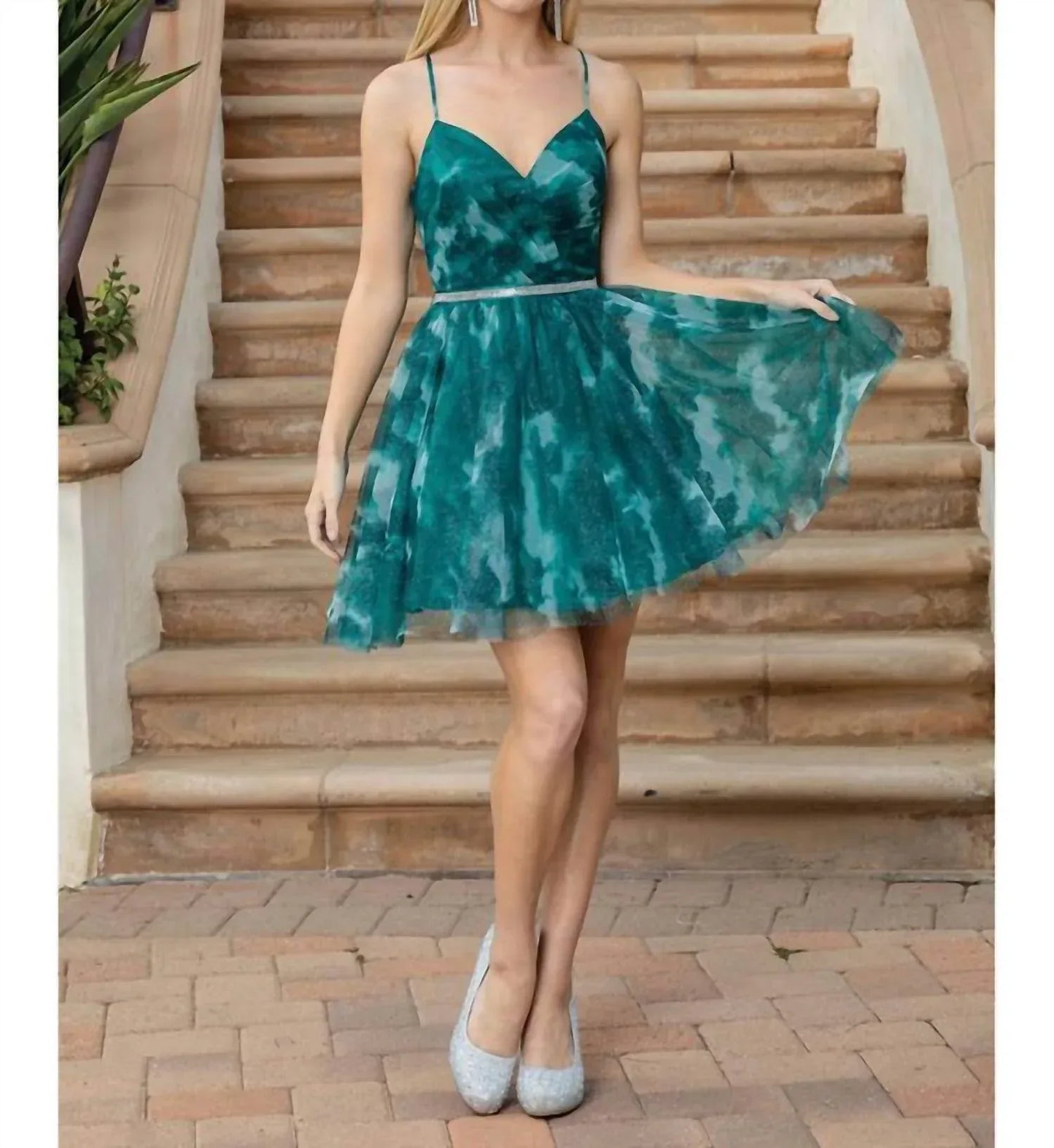 Dancing Queen - Strap Sleeves V-neck Homecoming Dress - Rack Hunt
