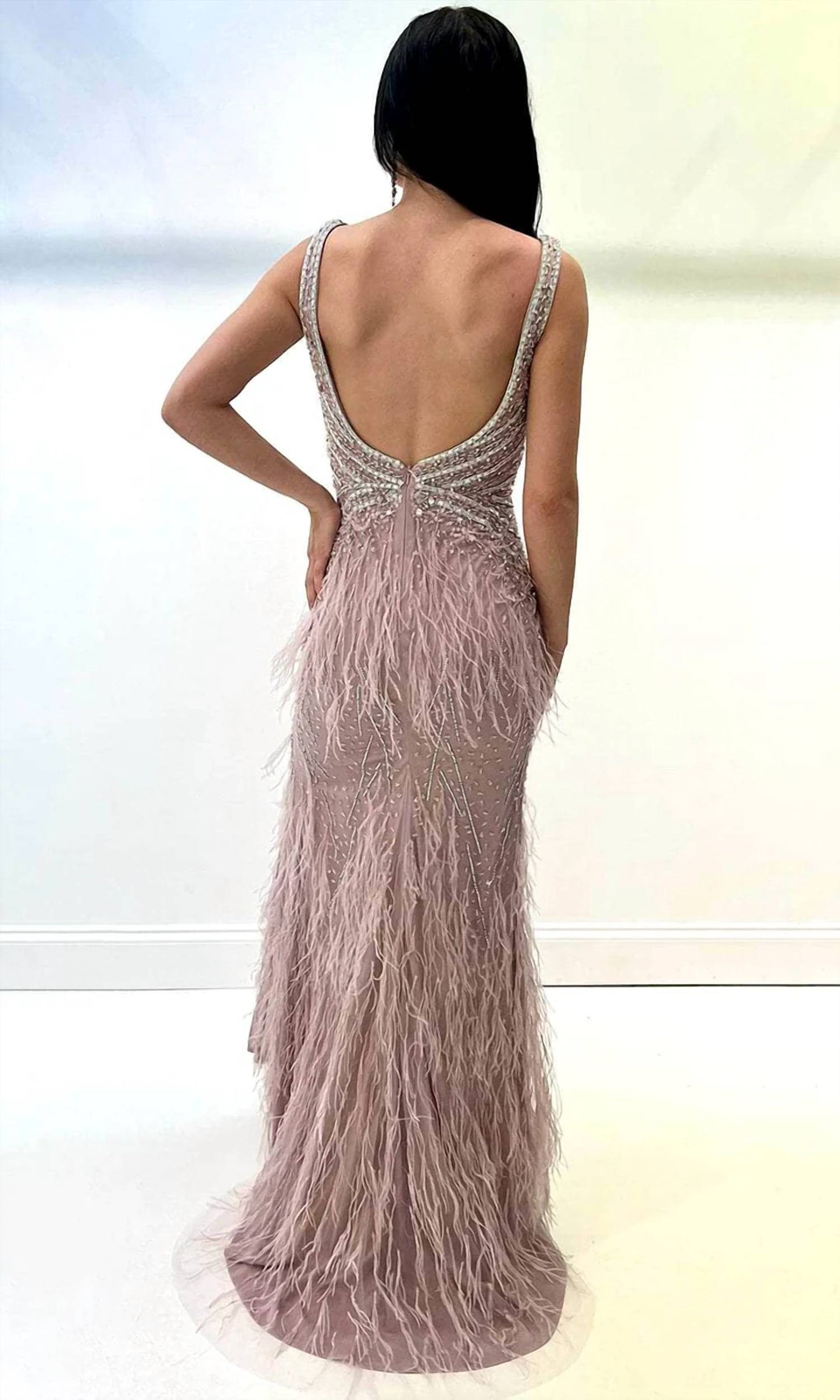 Feather Detailed Sleeveless Prom Dress
