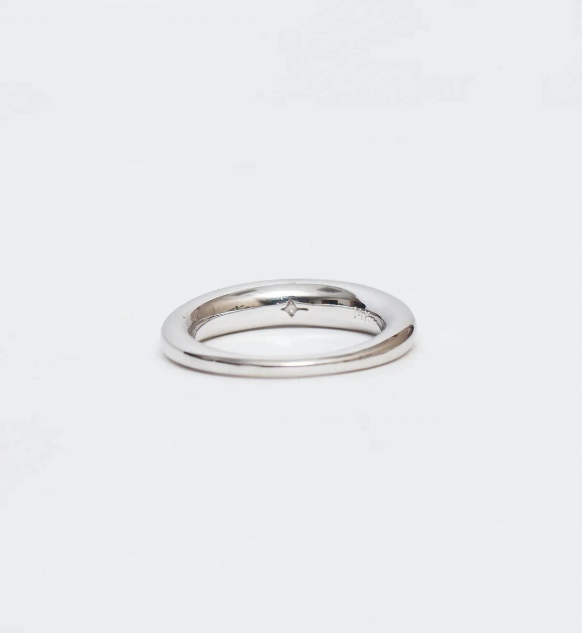Women's Single Line Pavé Rising Tusk Ring