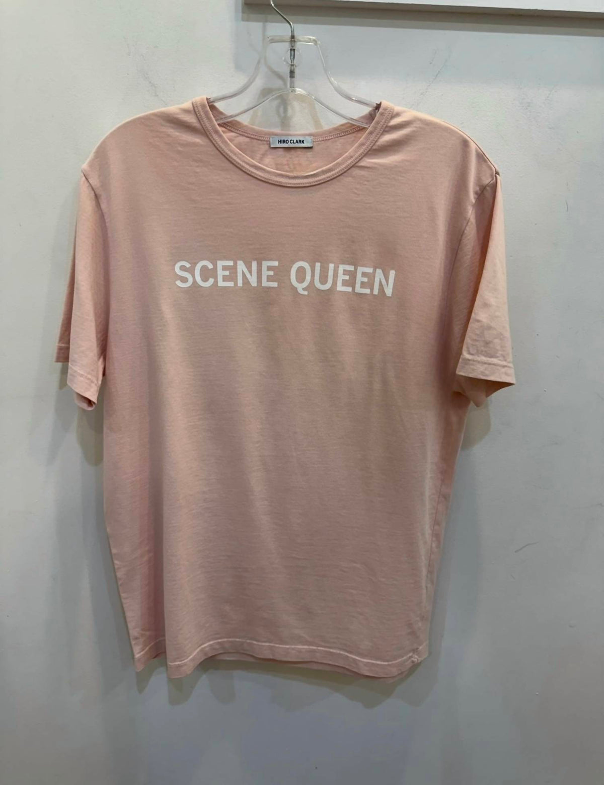 WOMEN'S SCENE QUEEN TEE