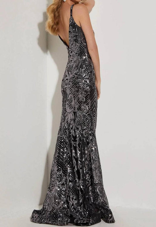 Sleeveless Deep V-neck Prom Maxi Dress