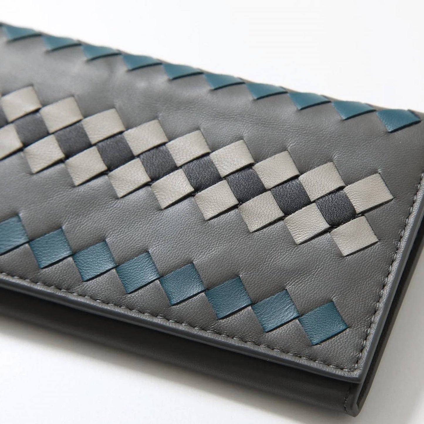 Women's Veneta Bi-fold Long Leather Wallet