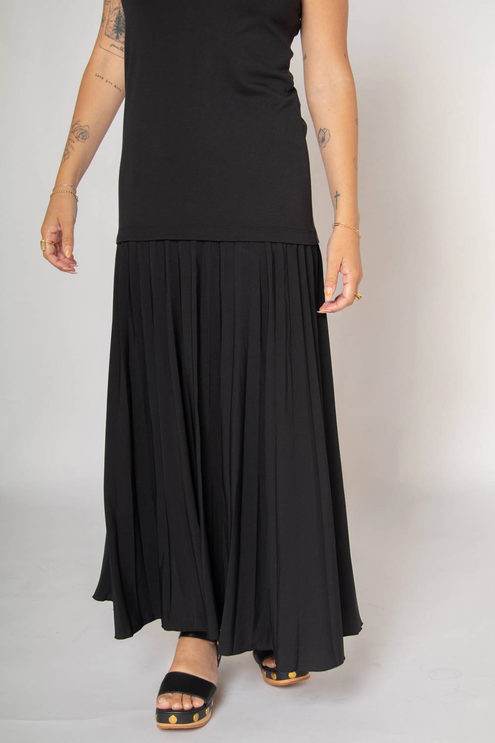 Contrast Tank Top Pleated Maxi Dress