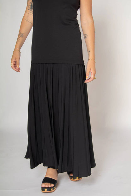 Contrast Tank Top Pleated Maxi Dress