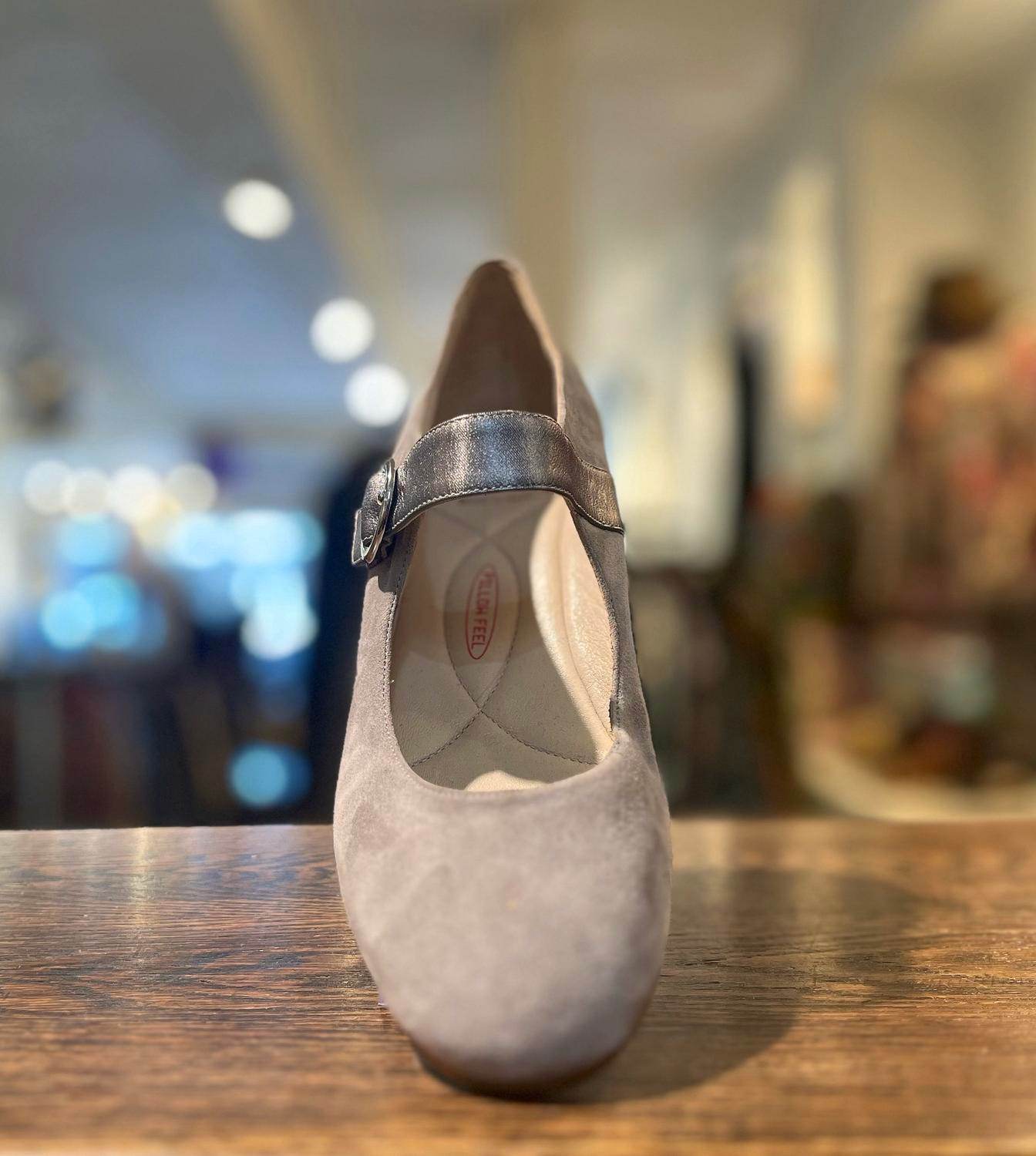 Amalfi by Rangoni - VOGHER HIDDEN SLIVER WEDGE SH0ES - MEDIUM WIDTH - Rack Hunt