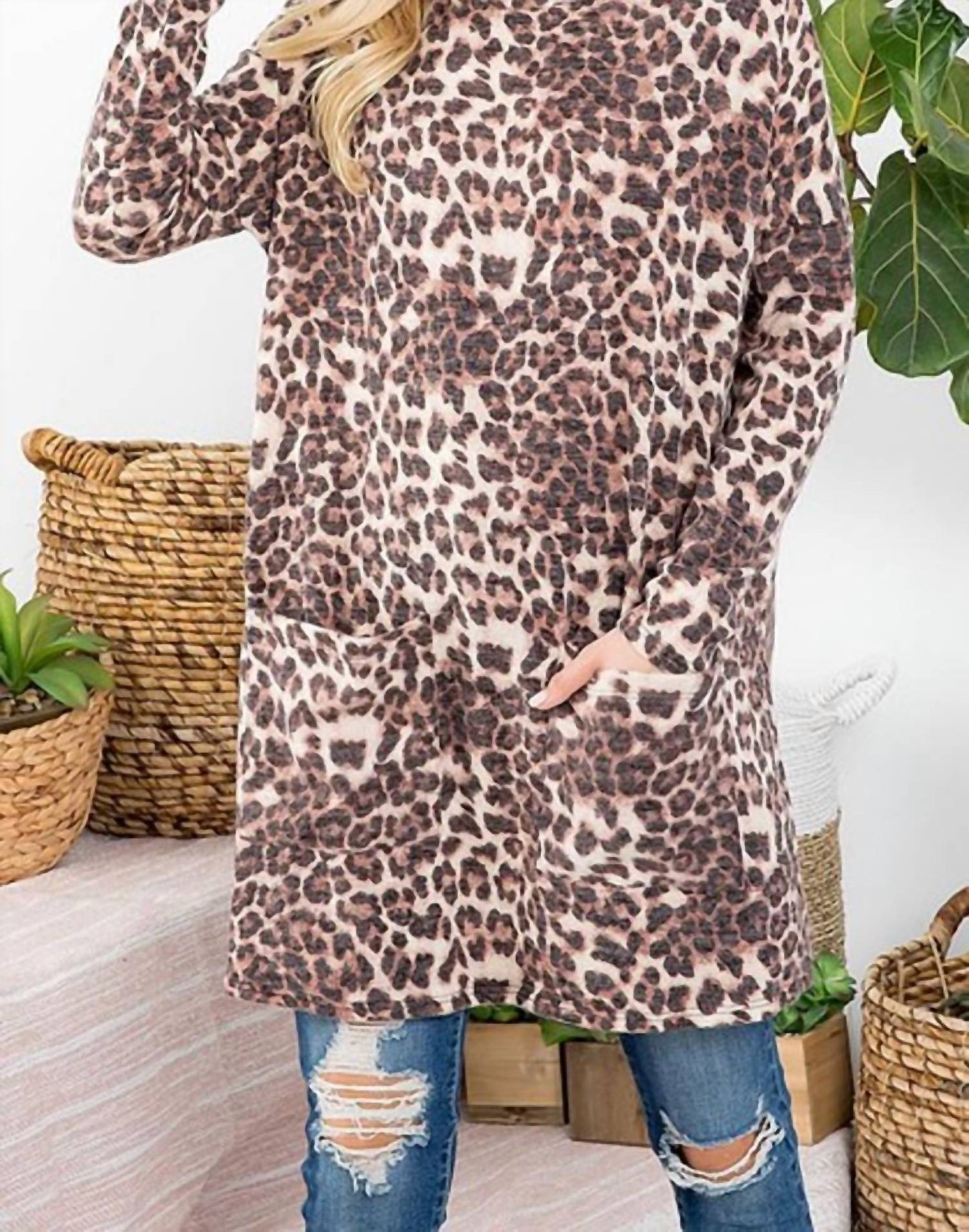 Women's Round Neck Pocket Detail Tunic Top