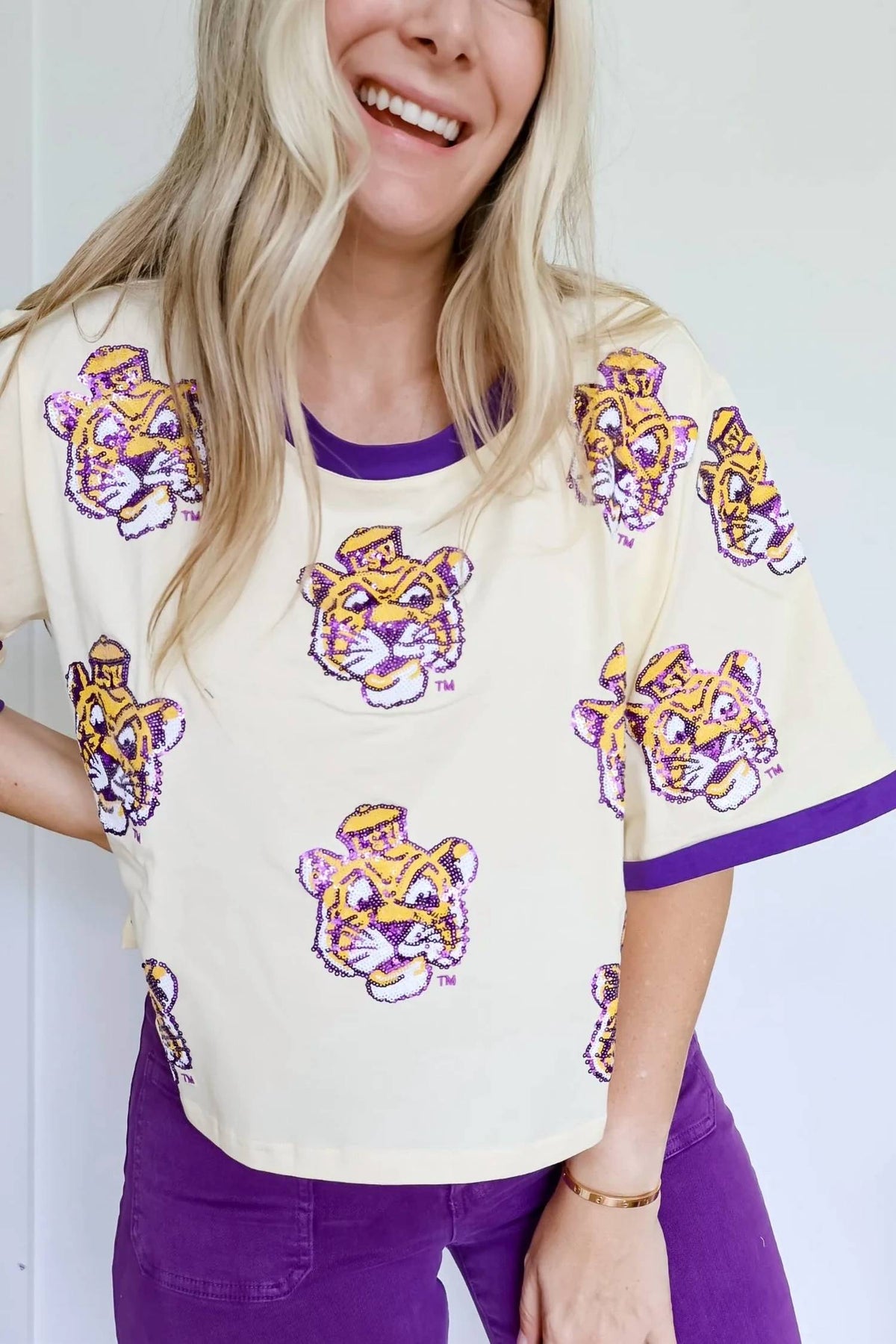 Women's Oversized Scattered Tigers Crop Tee