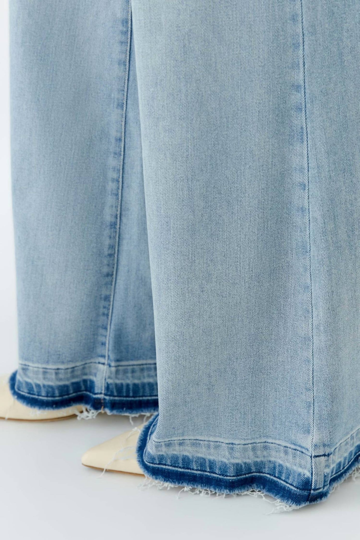 Wide-cut Flared Jeans