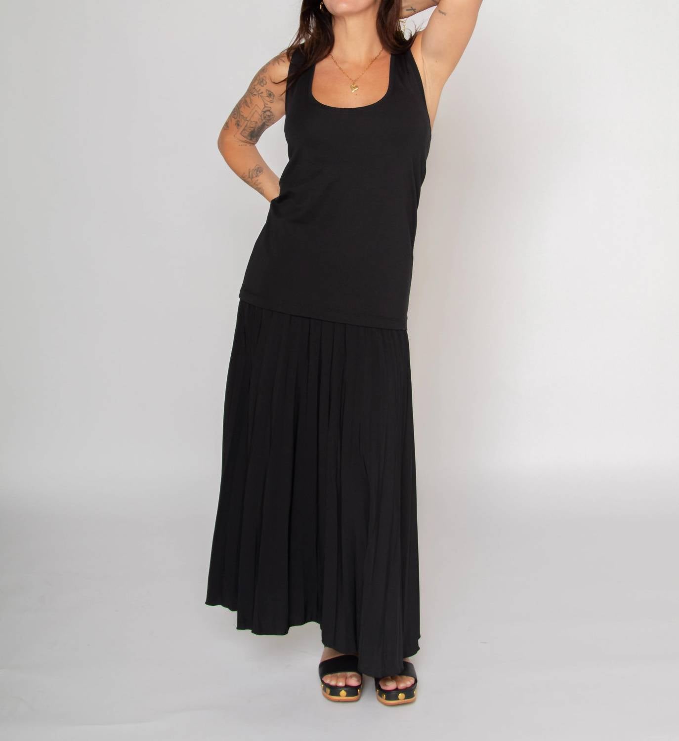 Contrast Tank Top Pleated Maxi Dress