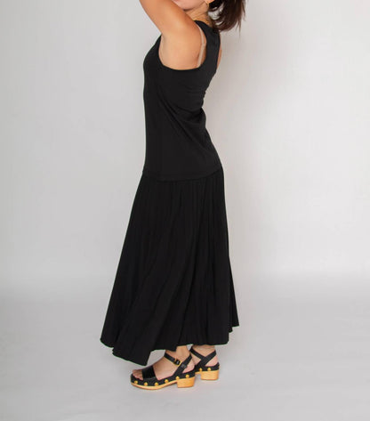 Contrast Tank Top Pleated Maxi Dress