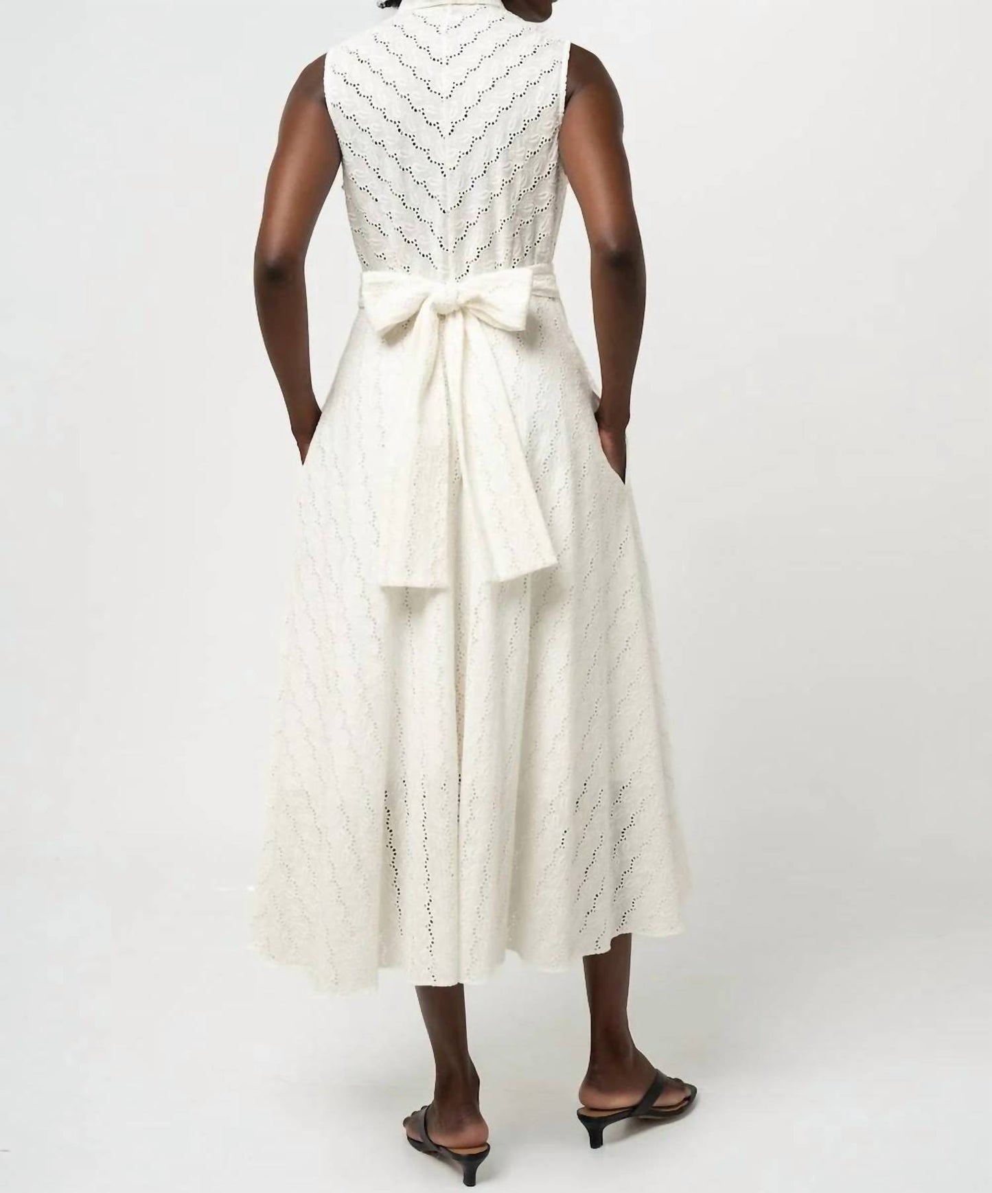 Sleeveless Feminine Dress