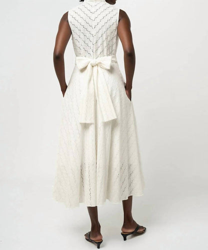Sleeveless Feminine Dress