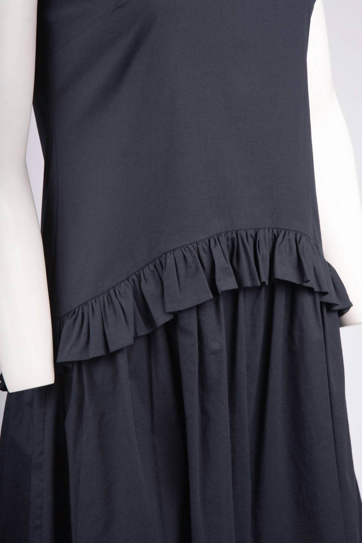 Clover and Sloane - Sleeveless Knee Length Ruffle Dress - Rack Hunt -