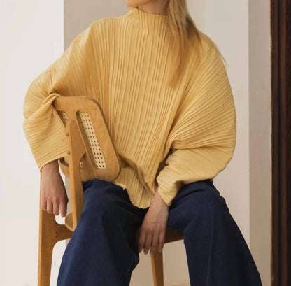 Women's Sculpted Pleated Blouse