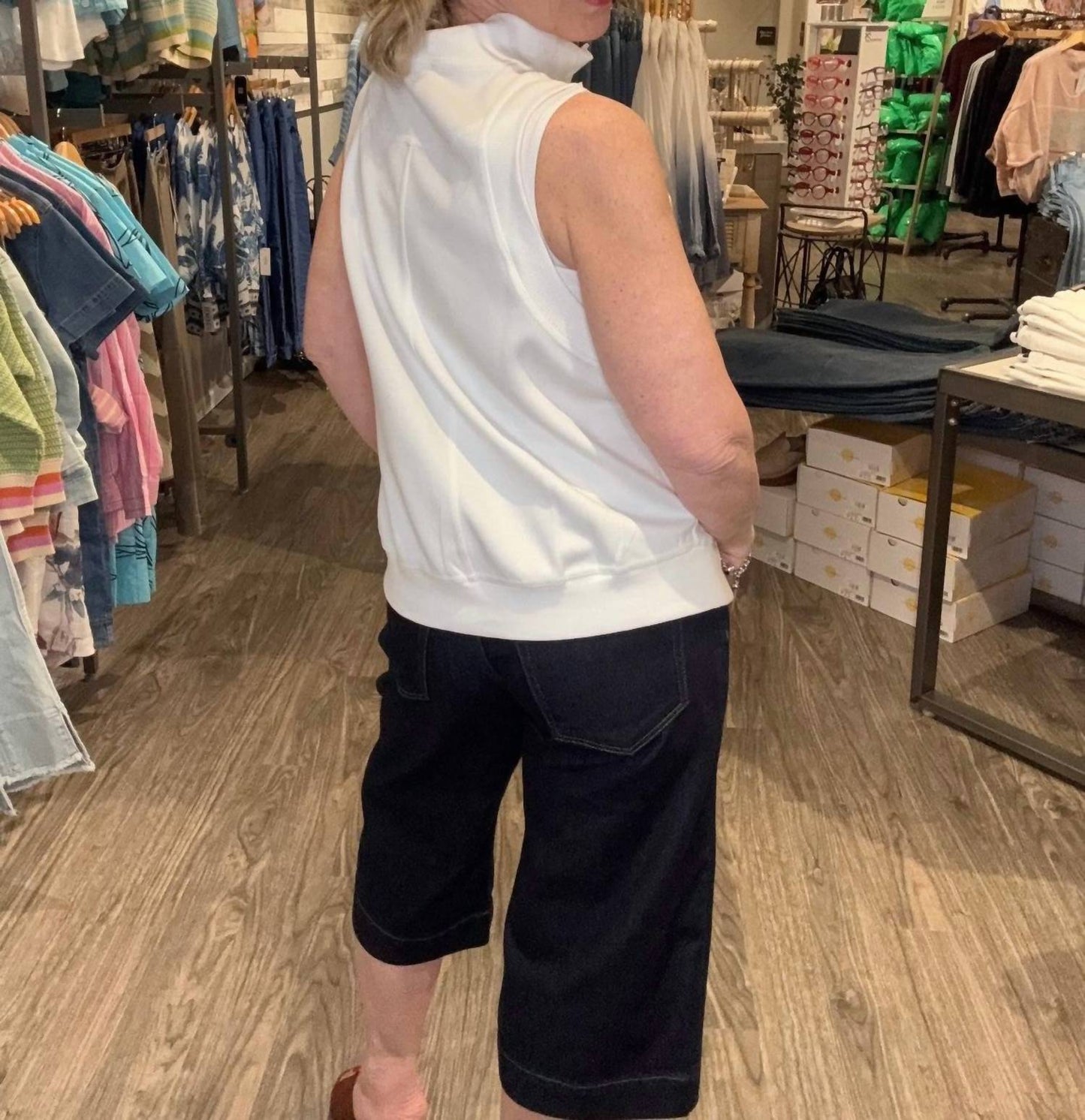 Sleeveless V-neck Sweatshirt