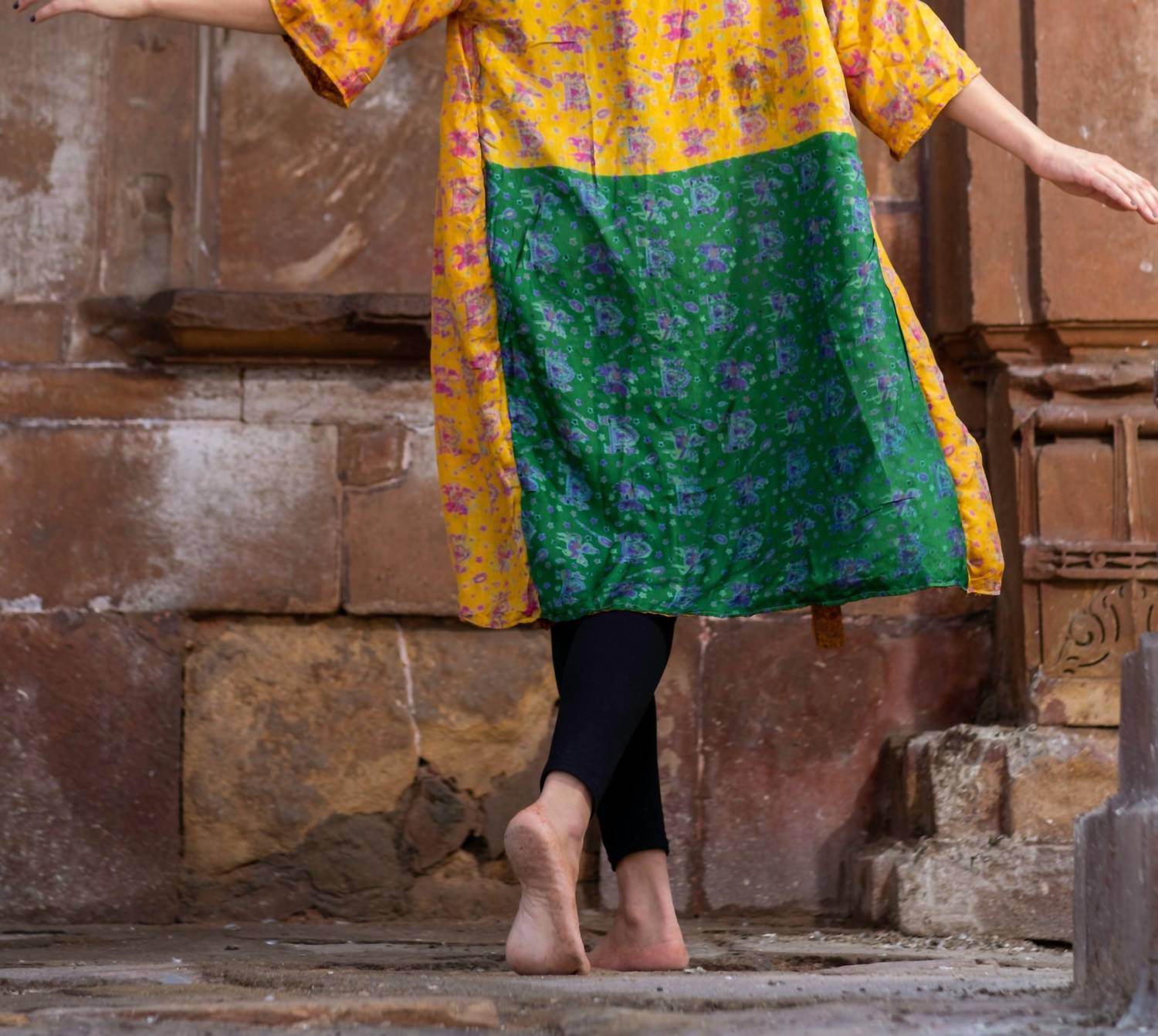 StandAwt - Golden Glow Reversible Saree One Size Kimono - Rack Hunt -