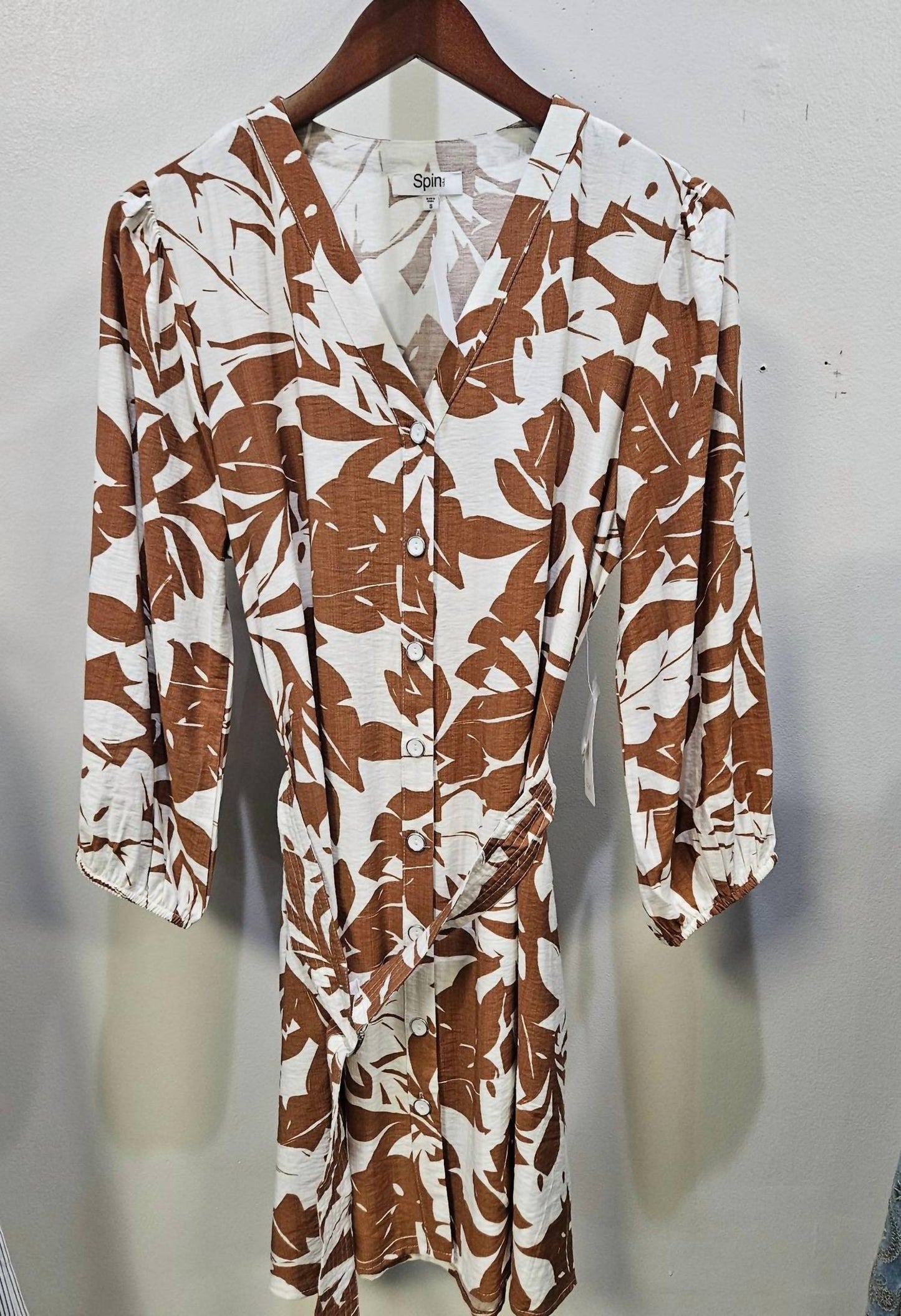 Women's V-neck Dress With 3/4 Sleeve And Belt