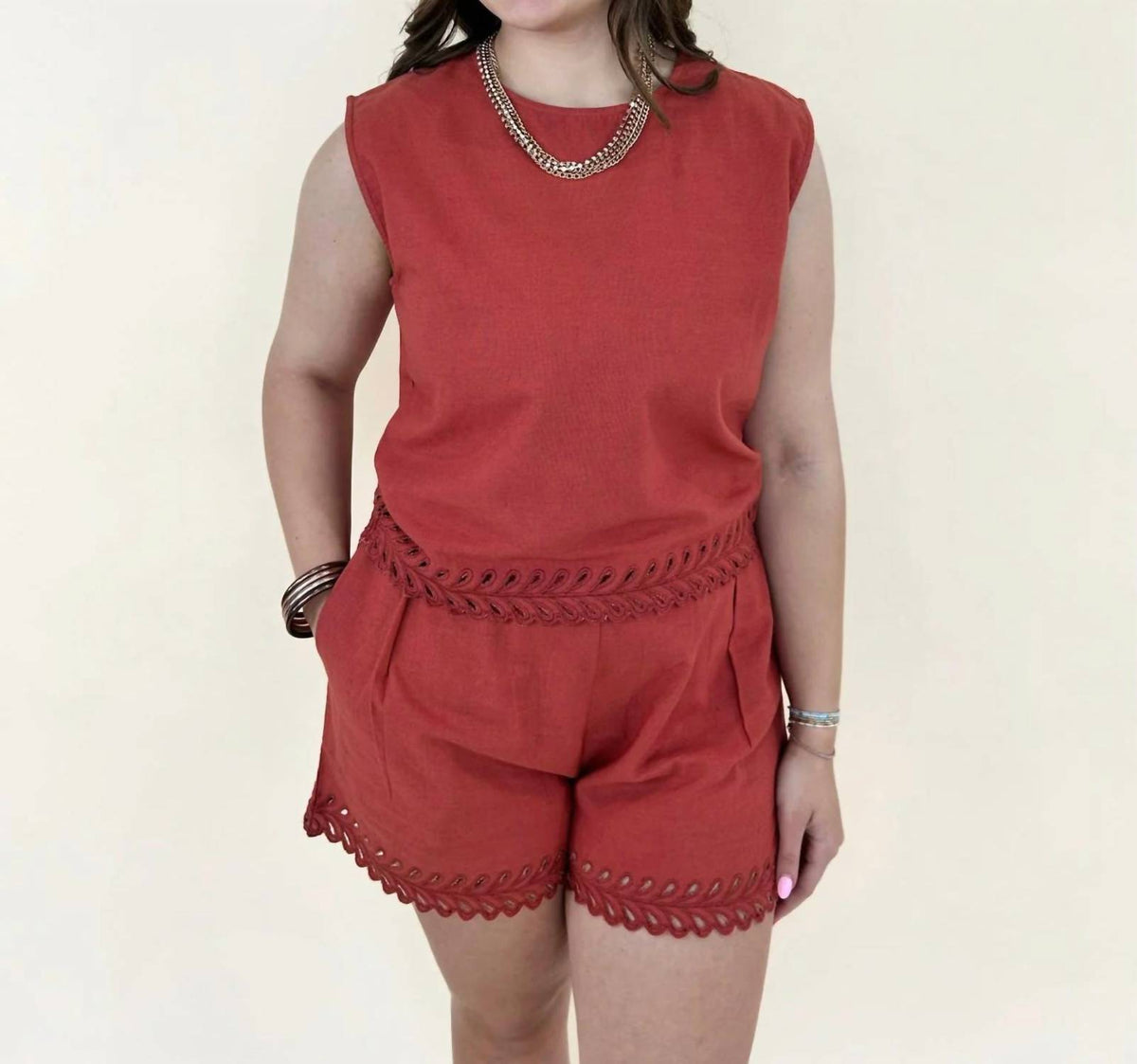 Anya Embroidered Scallop Set