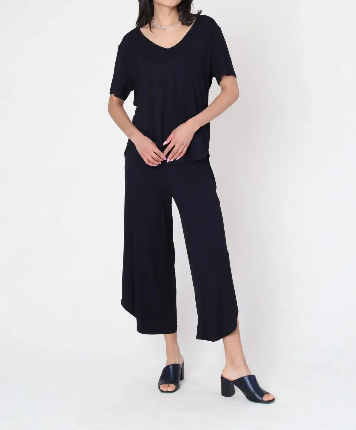 Diverse Group - Breathable Bamboo Capri Pants - Rack Hunt