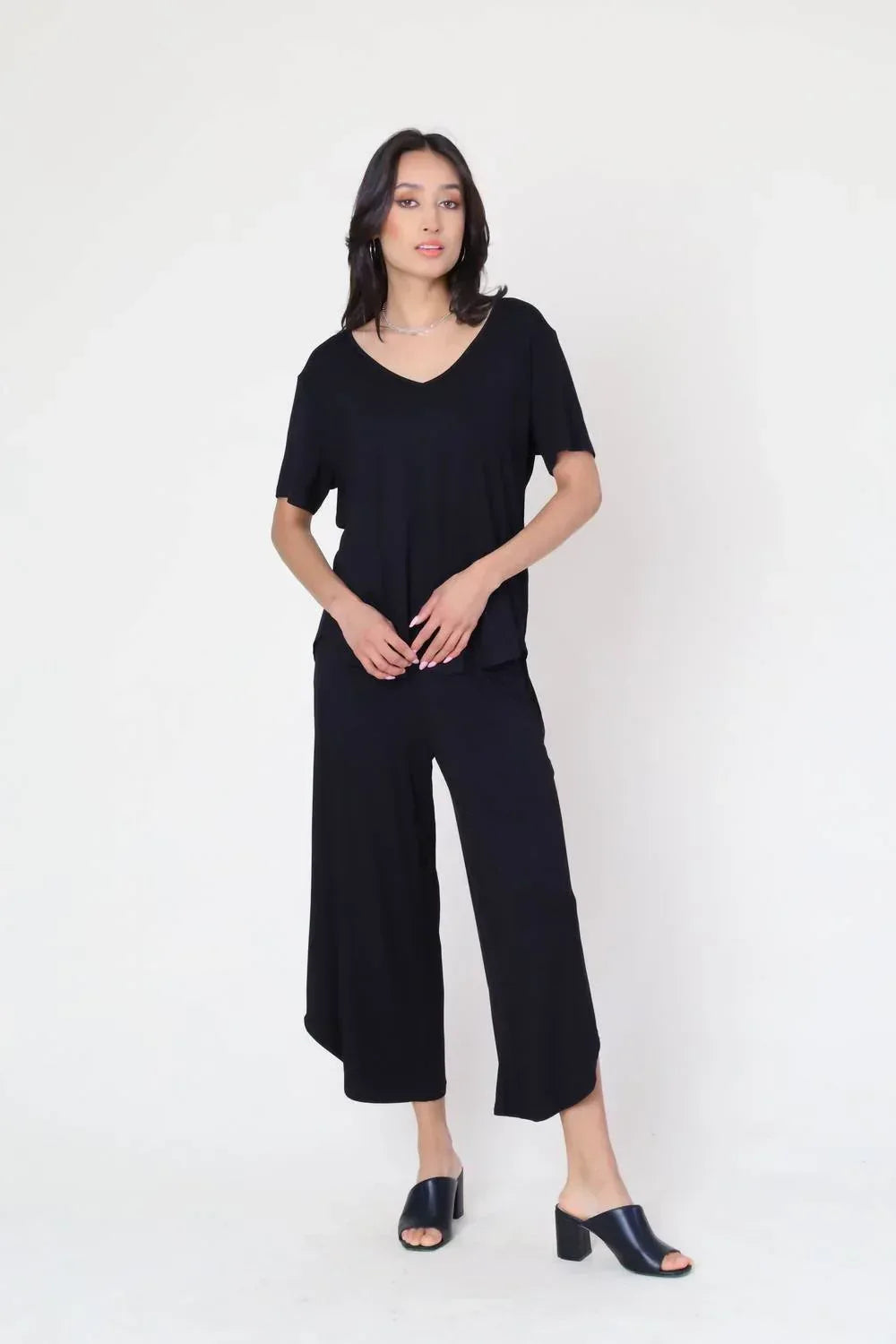 Diverse Group - Breathable Bamboo Capri Pants - Rack Hunt