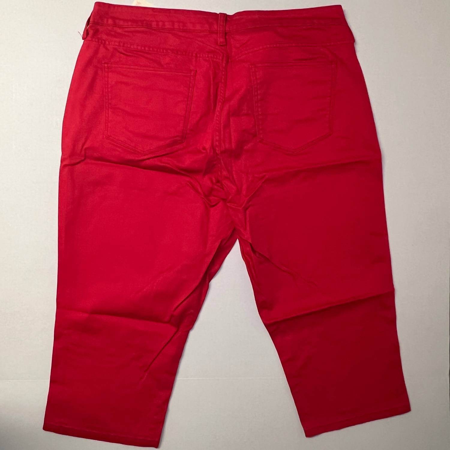 St. John's Bay - Women's Mid-rise Secretly Slender Capri Pants - Rack Hunt -