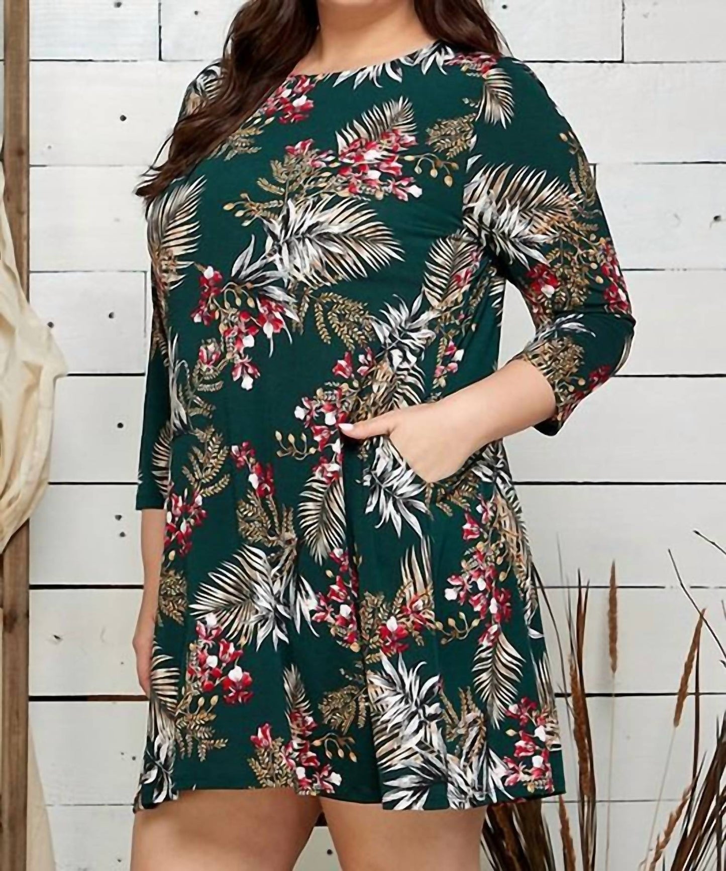 Perfect Holiday Floral mini dress - Plus