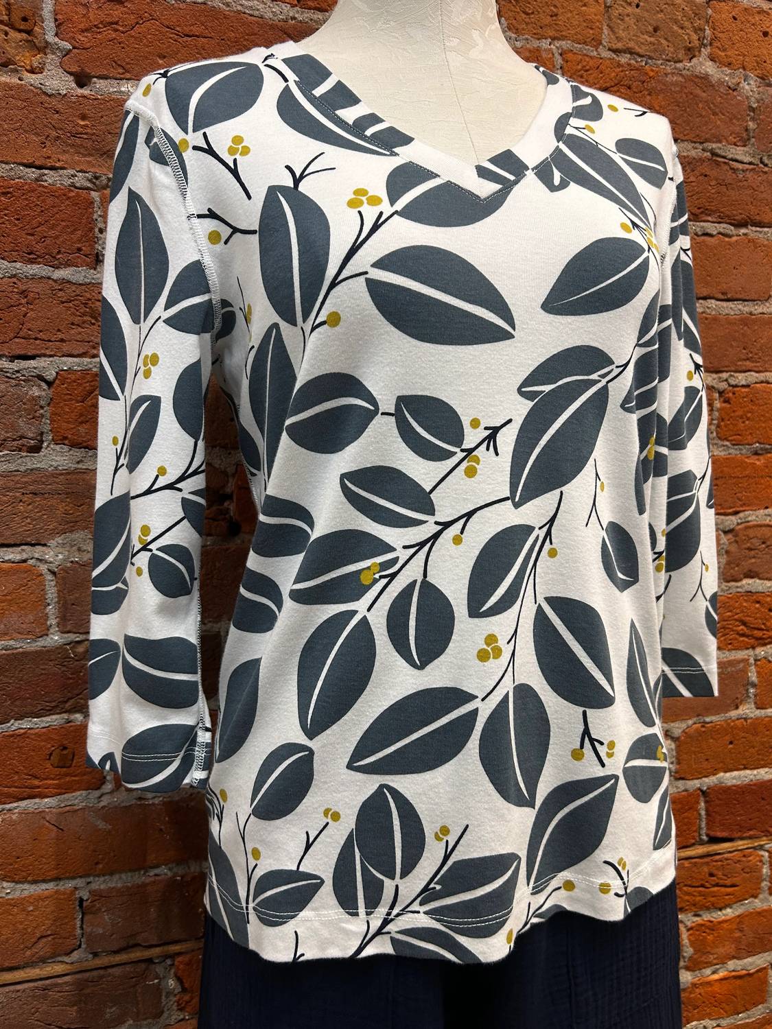 Women's V-neck 3/4-sleeve Tunic