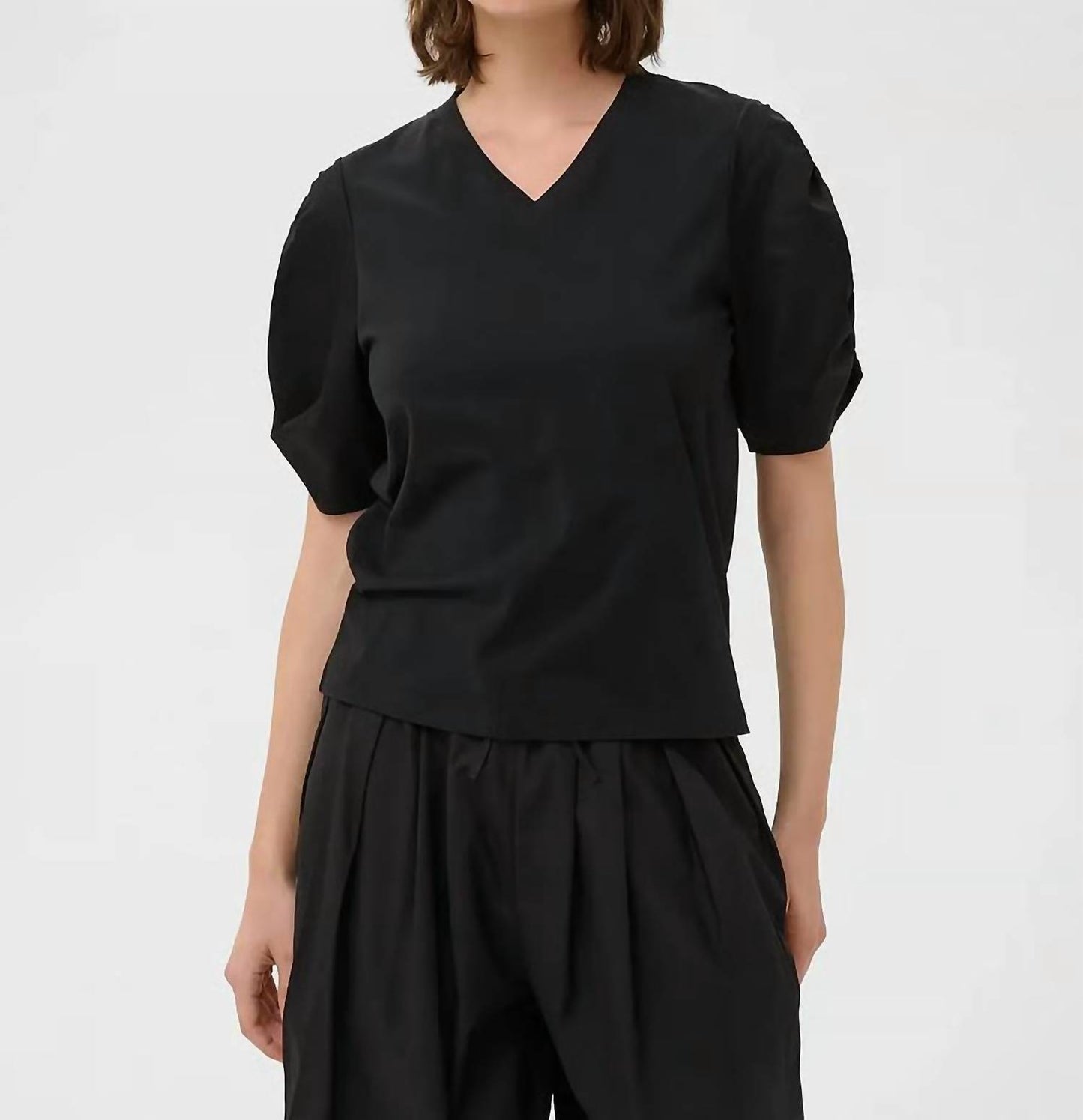 Gudrun V-neck T-shirt