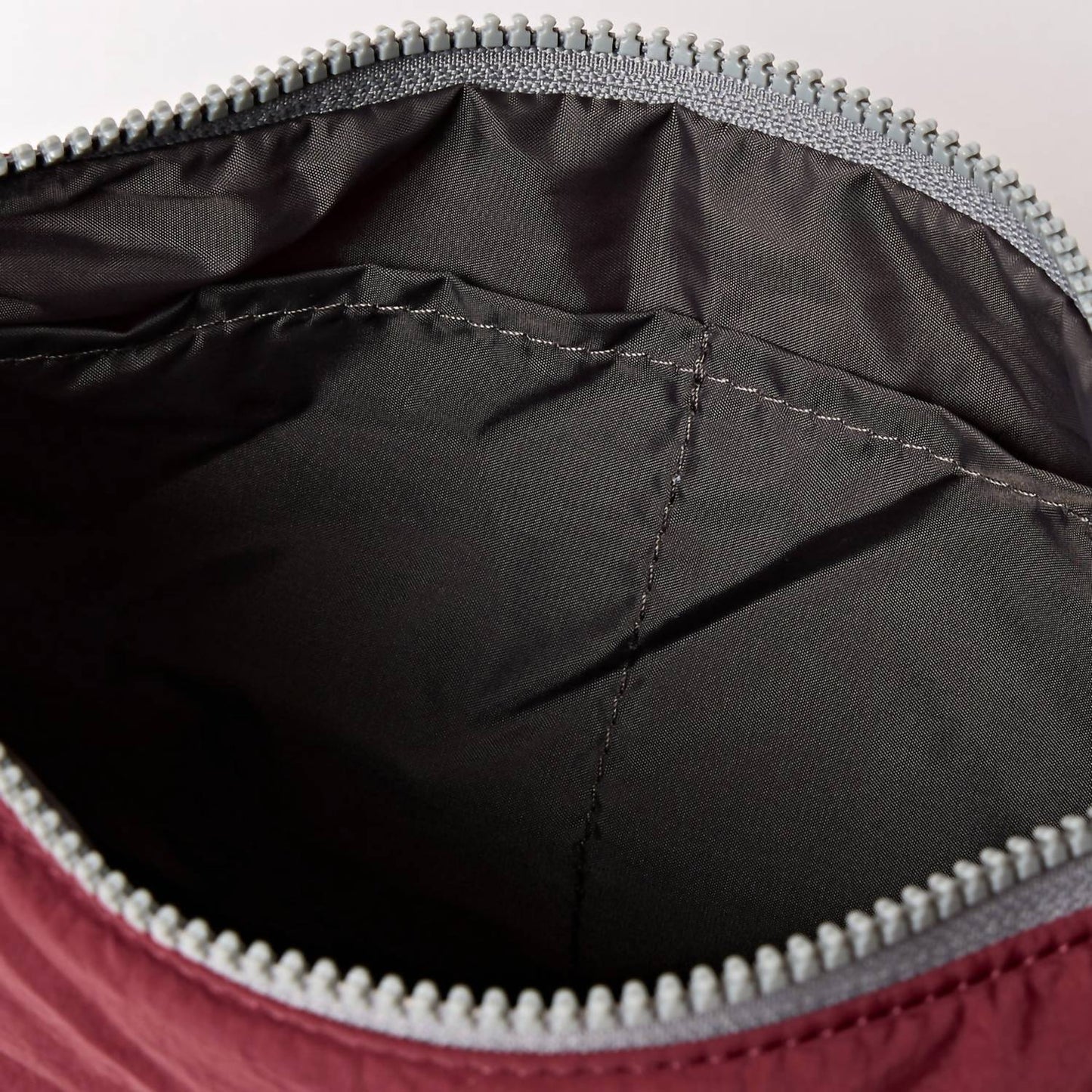 Unisex Farringdon Half Moon Bag