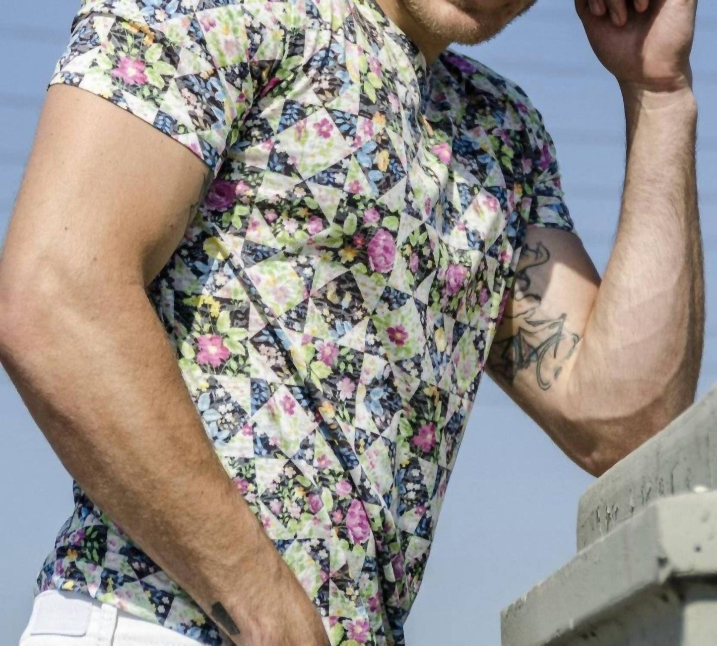 Men's Floral Print V-neck T-shirt