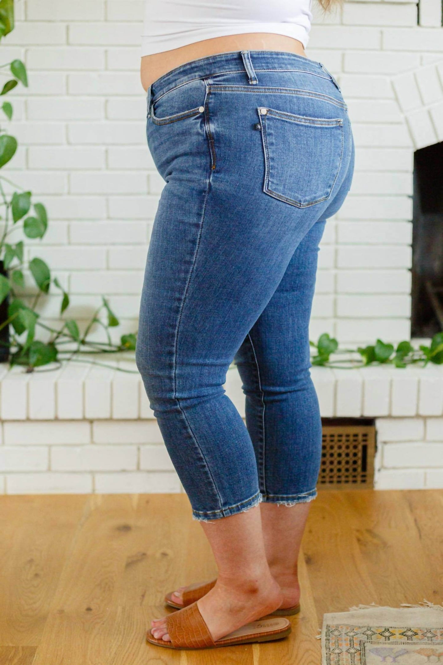 Ave Shops - Paxton Mid Rise Capris - Rack Hunt -