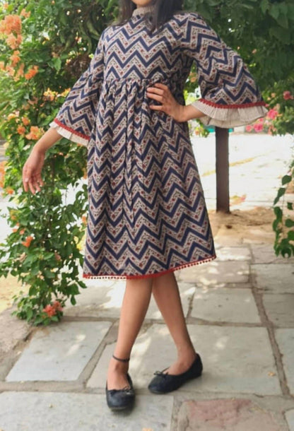 Girls Bell-sleeves Zig-zag Dress