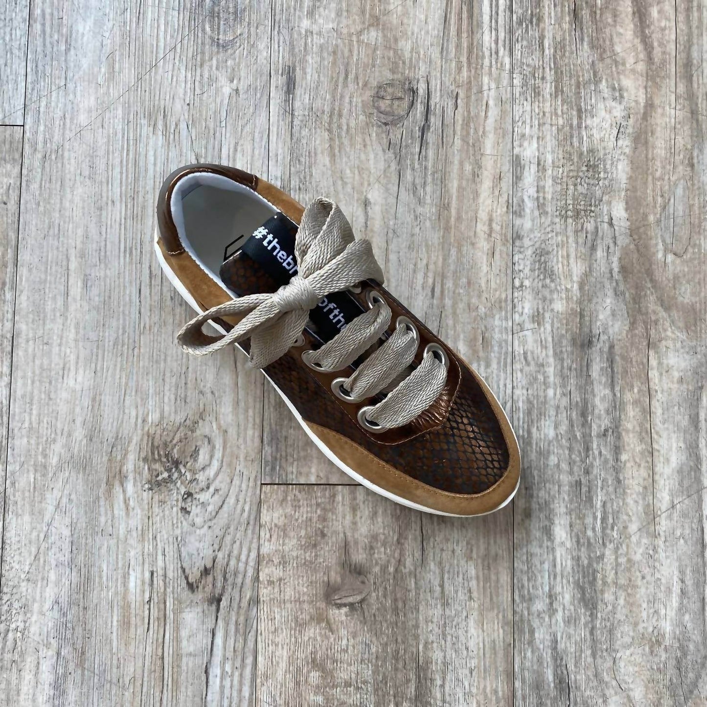 Vaddia - Women's Binx Perf Sneaker - Rack Hunt