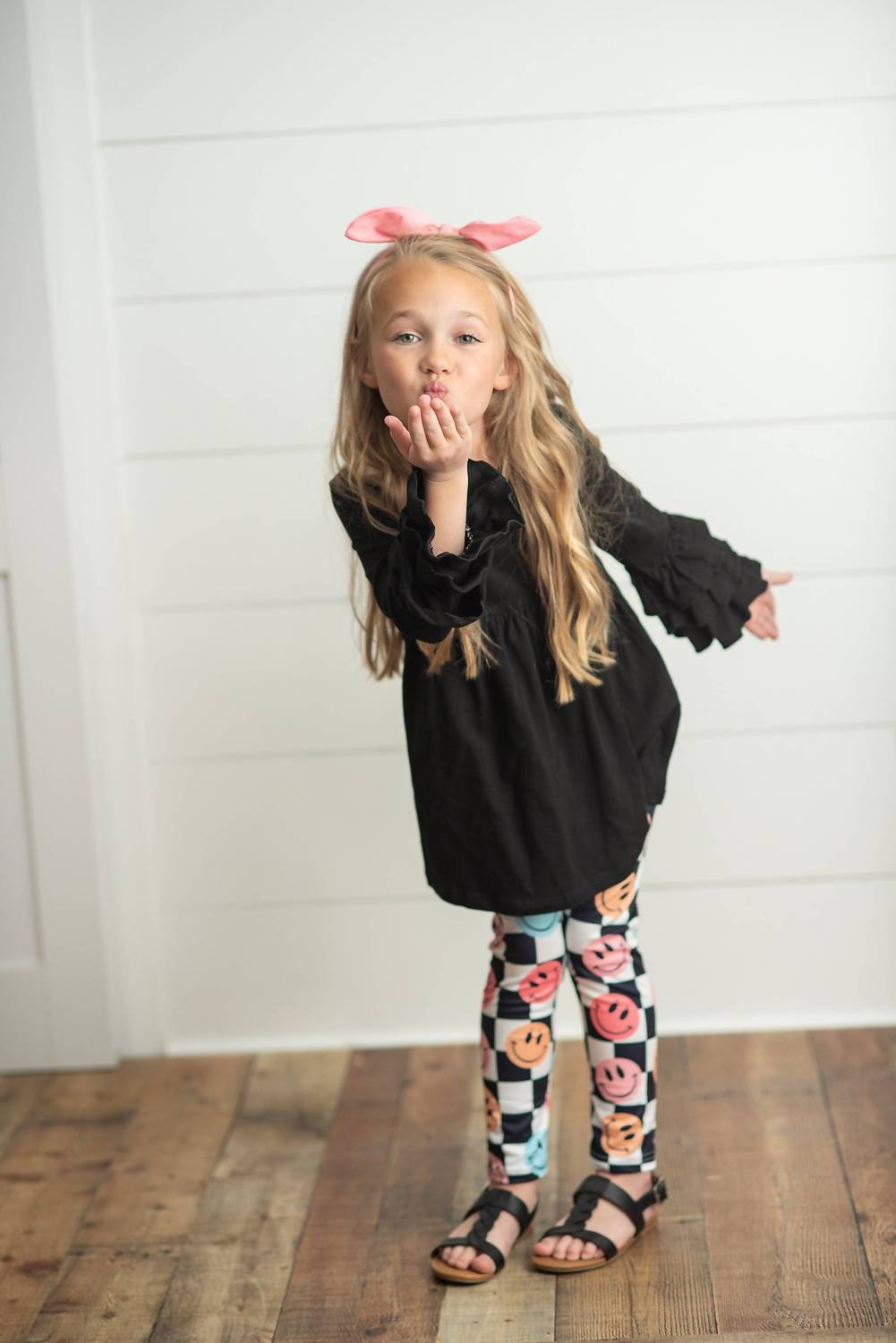 Girl's Smiley Face Ruffle Top Leggings Set