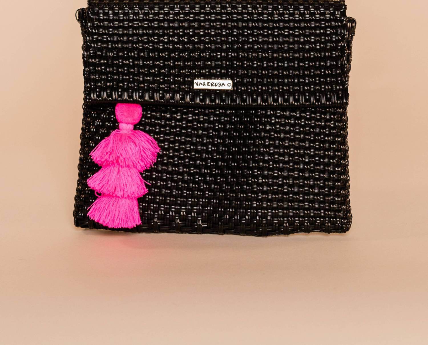 Valerosa - Women's Solid Woven Clutch - Rack Hunt -